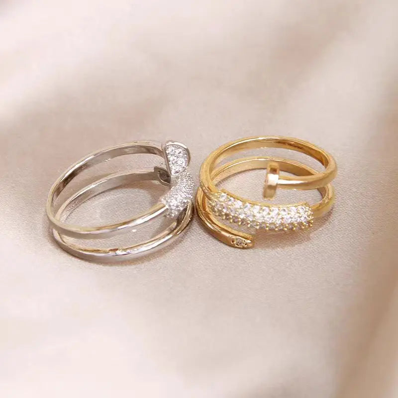 💍 Threefold Sparkle Ring